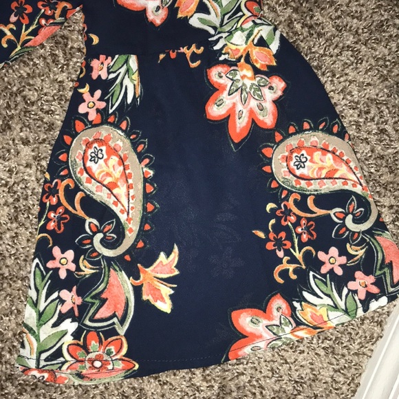 Lovely floral flowy top (longer length) - Picture 2 of 3